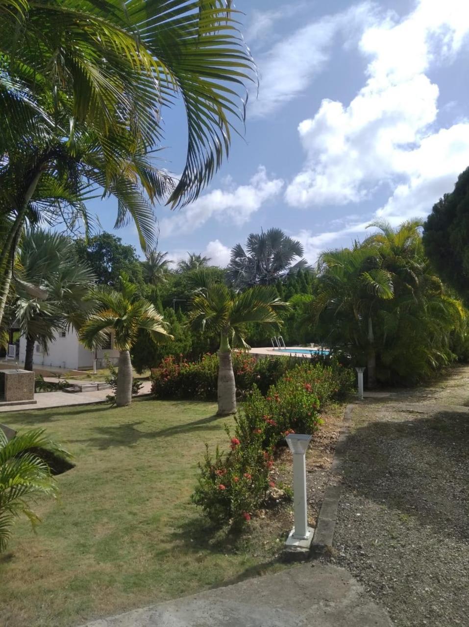 L'Aseta Paradise Grand-Bourg  Extérieur photo