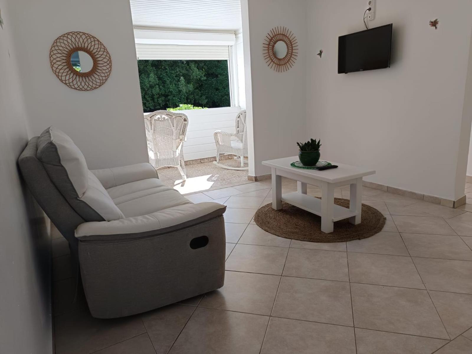 L'Aseta Paradise Grand-Bourg  Extérieur photo